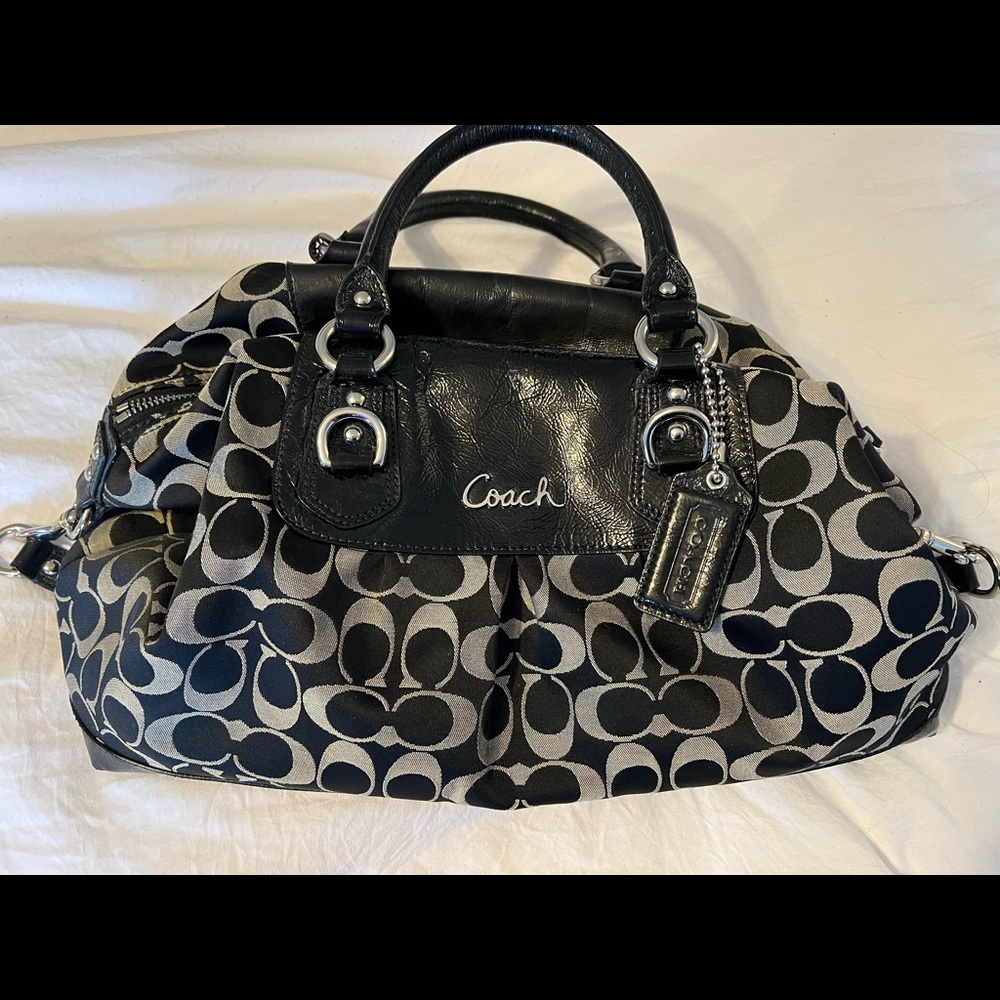 Beautiful COACH Handbag Purse